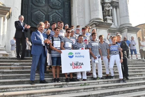 La cerimonia alla Salute