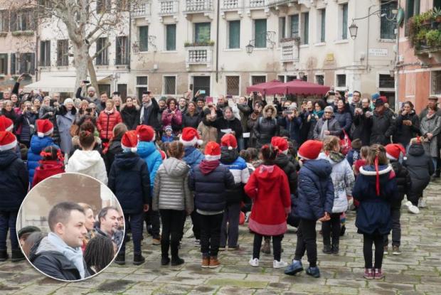 Lo spettacolo in campo San Giacomo