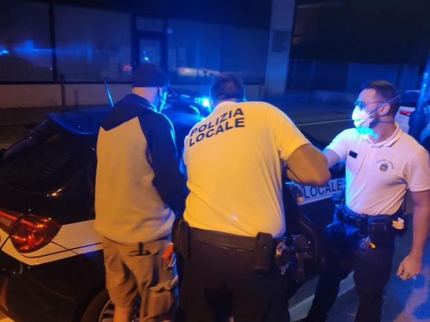 Un momento dell'operazione antidroga in via Piave