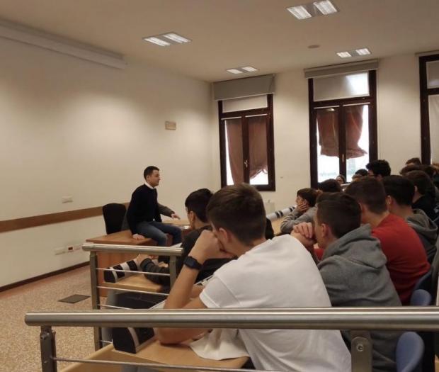 L'incontro tra l'assessore Venturini e gli studenti