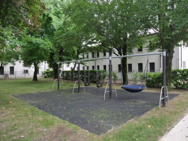 Giostrine nel parco di villa Querini