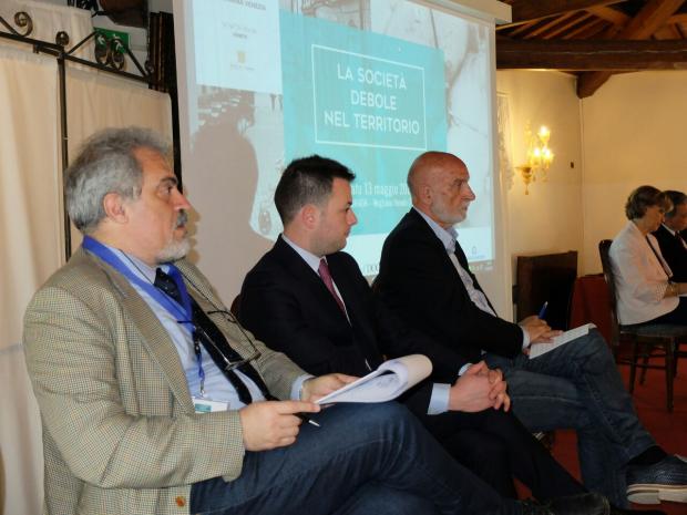La società debole nel territorio