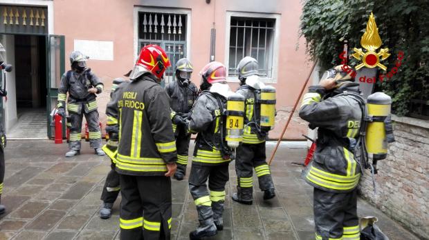 I vigili del fuoco intervenuti alla Fenice